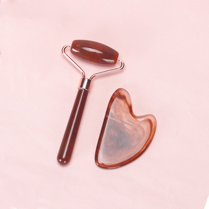 Ensemble de rouleau de jade et de gua sha personnalisé au prix d'usine |   Outil de massage facial en résine OEM pour l'anti-âge et le lifting de la peau - Product Image 1