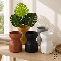 Collection de vases à fleurs en céramique côtelée Hourglass, finition mate, six tons, taille sculptée cannelée, décoration de table avec feuille de Monstera