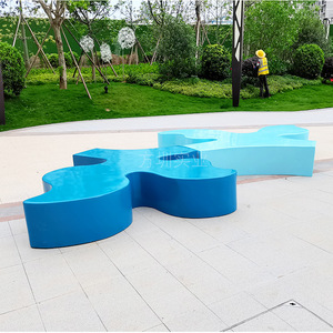 Banc en fibre de verre d'extérieur, design contemporain, mobilier de parc et de patio, durable, sièges modernes, capacité 4 personnes - Product Image 4