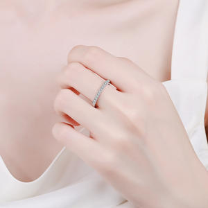 Bague géométrique en argent plaqué pavé sertie de perles de moissanite de 0,22 ct pour femmes, élégante, simple, polyvalente, à porter au quotidien - Product Image 4