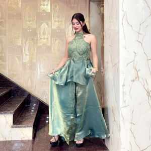 Ensemble Sharara 2 pièces ethnique vert en satin de soie perlé, court, sans manches, col licou, brodé, pour femme, pour fêtes et mariages - Product Image 1