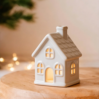 Décorations de Noël nordiques C&H, figurines en céramique blanche faites à la main avec maison et renne, éclairées par LED