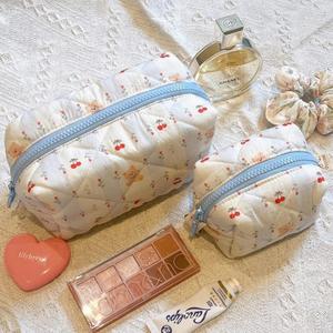Pochette de maquillage matelassée en coton écologique et recyclable, personnalisée avec imprimé ours pour femme, pour rangement et organisation, avec fermeture éclair - Product Image 6