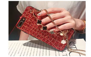 Coque de téléphone à carreaux de luxe avec décor de trèfle et chaîne en or, housse de téléphone Bling à bandoulière pour iPhone 17/16/15/14/13 Pro Max - Product Image 2