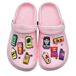 Breloques de chaussures en PVC souple 2D, série de dessins animés créatifs sur le thème des collations et des aliments, accessoires et pièces décoratives amovibles à faire soi-même - Product Image 3