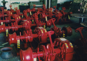 Moldes de alta calidad con pieza de grúa - Product Image 6