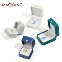 Großhandel Schmuckverpackung Armband Halskette Ohrringe Schmuck-Präsentationsbox Rot Hochzeitsring-Box PU-Leder Schmuckbox
