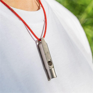 Sifflet de survie d'urgence en titane 99,8% avec cordon, 120 dB, sifflet fort pour entraînement de coachs, sports, porte-clés - Product Image 2
