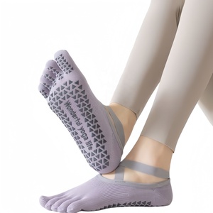 Calcetines de yoga antideslizantes personalizados de cinco dedos para mujer, con agarre para Pilates, de media pantorrilla, transpirables, de algodón, de compresión, antideslizantes, para fitness - Product Image 1