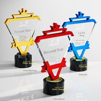 Trophée et Médaille Personnalisés en Cristal avec Couronne Rouge et Bleue, Plaque de Récompense Métallique Haut de Gamme, Étoile à Cinq Branches Personnalisée, Logo Ailes de Champion