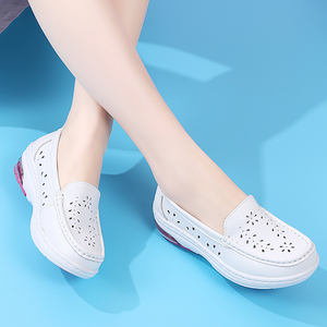 Chaussures décontractées pour femmes en daim de vache, fabrication OEM personnalisée, vente en gros, chaussures plates à enfiler pour femmes, chaussures en cuir ajourées, mocassins à <span class=keywords><strong>semelle</strong></span> <span class=keywords><strong>épaisse</strong></span> - Product Image 2