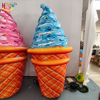 Cornet de crème glacée gonflable géant personnalisable avec impression couleur pour signalétique de pâtisserie et image de marque en centre commercial