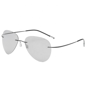 厂家定制飞行员太阳镜运动钓鱼变色太阳镜偏光光致变色自行车太阳镜 - Product Image 3