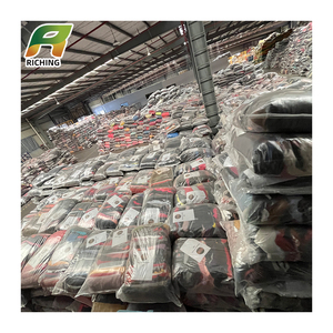 Ballots de vêtements d'occasion USA 45kg à 50kg, mixte <span class=keywords><strong>homme</strong></span> et enfant, vêtements de marque premium <span class=keywords><strong>vintage</strong></span>, Fardos Ropa Usada Al Por Mayor - Product Image 5