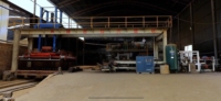 Ligne de production de briques en argile blanche entièrement automatique, extrudeuse à vide motorisée contrôlée par PLC, solution d'usine clé en main incluant un tunnel
