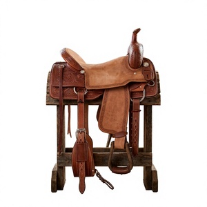 Selle anglaise en cuir de buffle véritable, finition artisanale, modèle NA80 de BS International, avec arceau en bois nickelé, fabrication durable en Inde. - Product Image 1