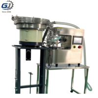 Machine de remplissage et de bouchage rotative intégrée avec pompe pour l'emballage alimentaire, équipement semi-automatique pour bouteilles pour petites productions