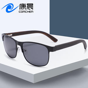 Lunettes de soleil ovales unisexes de style européen avec monture en acier inoxydable et branches en bois, verres TAC noirs polarisés UV400 pour la protection solaire - Product Image 3