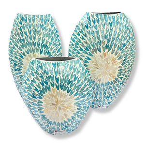 Vase décoratif artisanal en carton à motif floral avec incrustation de coquille de Capiz - Product Image 1