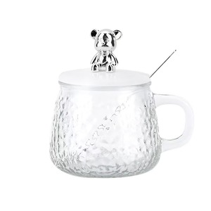 Vasos de agua de vidrio martillado estampado de 300ml al por mayor para niñas, con tapas bonitas de oso y una cuchara incluida, para café y leche. - Product Image 4