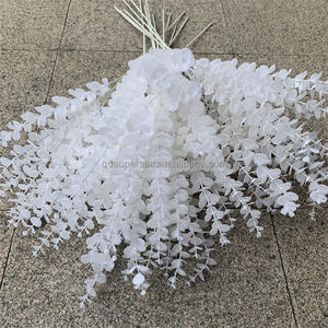 Arche de mariage L-428 en <span class=keywords><strong>eucalyptus</strong></span> plastique, 5 branches, fleurs blanches, branches <span class=keywords><strong>d</strong></span>'<span class=keywords><strong>eucalyptus</strong></span> artificielles pour la <span class=keywords><strong>d</strong></span>écoration - Product Image 1