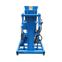 Petite machine à blocs de terre emboîtables