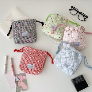 ถุงเชือกรูดกันฝุ่นแบบพกพาลายดอกไม้ลายตาราง - Product Image 4
