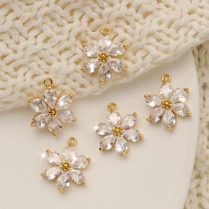 18K de alto color de un solo colgante pequeñas margaritas doble colgante de seis válvulas flor colgante patrón DIY joyería colgante descuento - Product Image 2