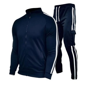 Ensemble de survêtement blanc pour homme avec veste zippée et pantalon, rayures noires, design sportif, polyester respirant, idéal pour l'automne - Product Image 2