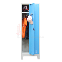 Casier métallique bleu en acier à deux portes avec 2 compartiments pour le rangement des vêtements des employés et du personnel, idéal pour les équipements équestres et la sécurité des travailleurs.