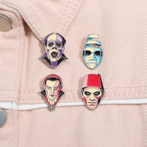 Películas Monstruos Tema Esmalte Pins Cara de pez Conde Drácula Películas de terror Insignias - Product Image 3