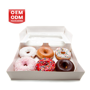Caja de donas de papel personalizable con ventana abierta Opción de embalaje sostenible para panaderías Opciones de marca únicas - Product Image 1