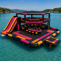 Plateforme flottante gonflable robuste pour parc aquatique avec toboggan, auvent, canapé, table pour projets hôteliers et vente en gros