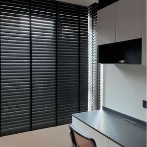 Stores horizontales en faux bois, stores intelligents, rideaux de maison haut de gamme, automatiques, durables, texture en faux bois, lumière parfaite - Product Image 6