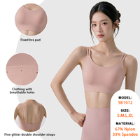Soutien-gorge de sport extensible antidérapant à double couche avec bretelles, design à trous d'aération et fermeture dorsale pour le yoga et le fitness