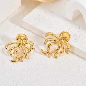 EH515 Juego de Aretes de Acero Inoxidable Chapados en Oro de 18K con Diseño de Océano y Naturaleza - Aretes con Forma de Pulpo/Cola de Ballena/Hoja para Mujer - Product Image 2