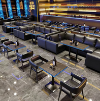 Ensemble de table haute et de tabourets de bar sur mesure de grande taille, mobilier de bistrot moderne pour boîte de nuit et bar lounge