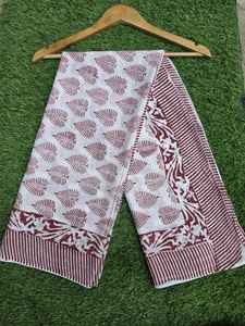 Sarong en coton artisanal imprimé à la main, motif ethnique, léger et doux, idéal pour la plage et les tenues de villégiature - Product Image 6