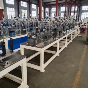 Machine de protection de bord à angle droit Lyan Machine de fabrication de panneaux d'angle en papier de protection de bord Machine de fabrication de protecteurs d'angle de bord - Product Image 6