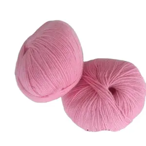 Fil de coton de lait de haute qualité pour le tricotage à la main avec toutes sortes de couleurs et différentes spécifications