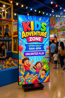Layar Poster LED Lipat Tiga GOB 1032x688mm P1.8 500cd/ HDR10 Untuk Penggunaan Dalam Ruangan Wifi 4G Digital Standee Mall Toko Ritel