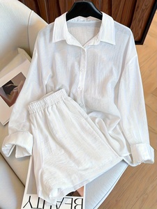 Conjunto de 2 Piezas para Mujer, Verano 2025, Camisa Holgada Informal a Rayas con Protección Solar y Pantalones Anchos de Cintura Alta con Estampado Sólido - Product Image 1