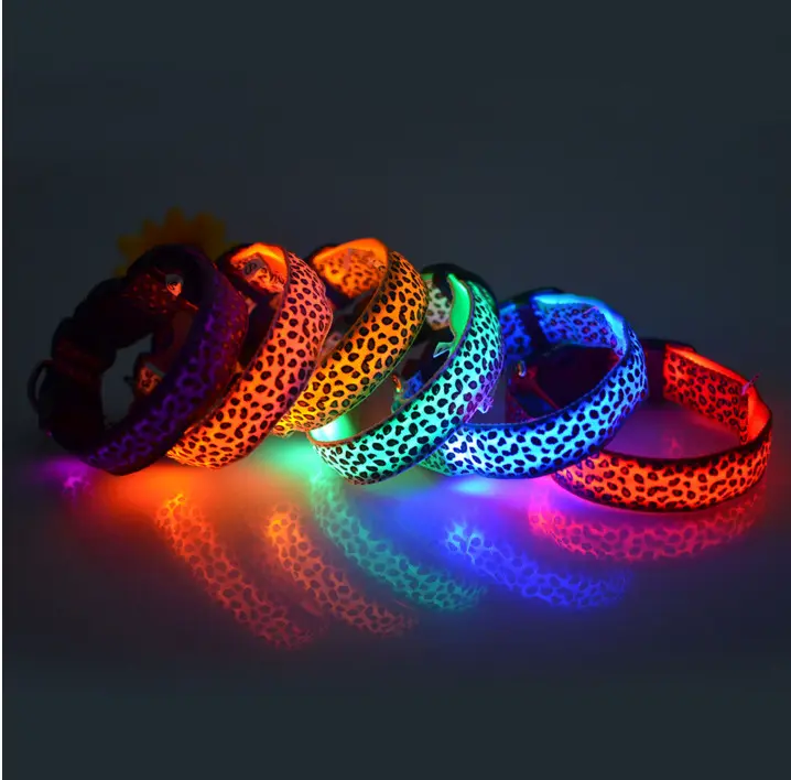 Hersteller Großhandel Ladung Batterie einstellbare LED Hunde halsband Leopard Design