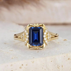 Anello con Gemma Blu per Donne, Gioiello Elegante e di Lusso per le Dita - Product Image 1