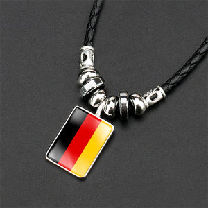 Collier en alliage avec perles drapeaux nationaux en gros – Espagne, Allemagne, Canada – Pendentif carré en verre – Bijou cadeau - Product Image 5