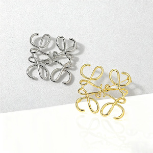 <span class=keywords><strong>Broche</strong></span> de niche, haut de gamme, luxe léger, géométrique irrégulière, simple, polyvalente et tendance, avec un design ajouré. - Product Image 2