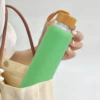 Bouteille d'eau en verre réutilisable de 550 ml sans BPA avec manchon en silicone – Vente en gros