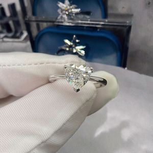 แหวนหมั้นทองคำขาว 14K แบบคลาสสิก ประดับเพชรทรงหัวใจ 2 กะรัต เกรด D VS1 ผลิตในห้องปฏิบัติการ ได้รับการรับรองจาก IGI สำหรับเป็นของขวัญแต่งงานสำหรับผู้หญิง - Product Image 2