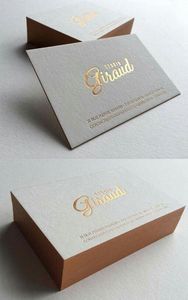 นามบัตรธุรกิจสุดหรูแบบสั่งทำพิเศษ ผลิตจากกระดาษอาร์ต ใช้เทคนิคการพิมพ์แบบเลตเตอร์เพรส พร้อมโลโก้แบบกำหนดเองที่มีสีทอง - Product Image 4