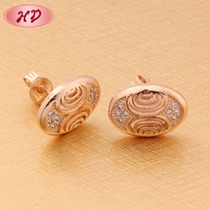Boucles d'oreilles ovales en or rose pour femmes, motif en spirale, zircone cubique incrustée, clous d'oreilles géométriques, bijoux de mode pour tous les jours et les fêtes - Product Image 2